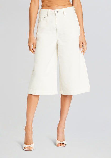 ショートパンツ VIVETTA Woman Short White D021V532 Q191 Trousers & Shorts