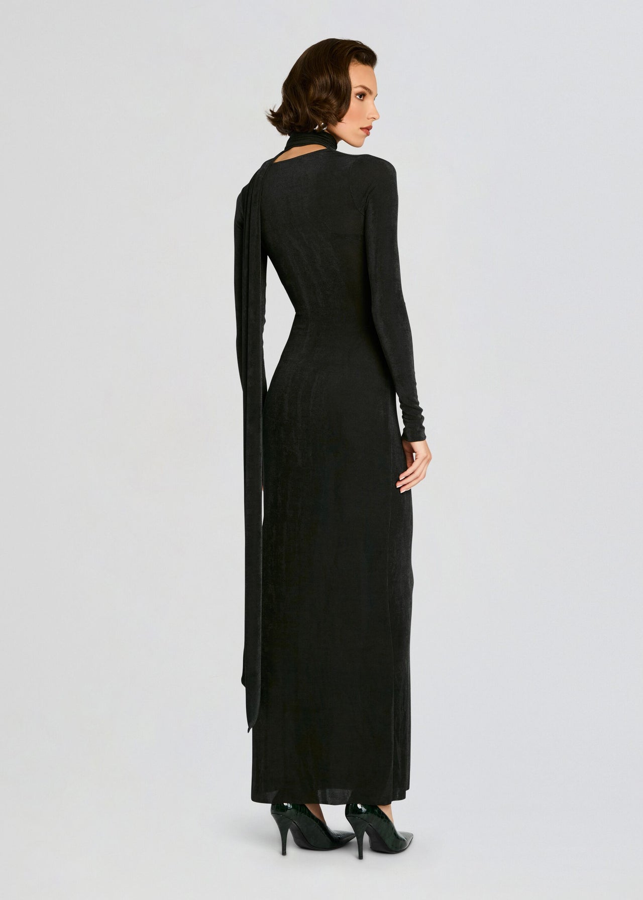 green emerald velvet dress Raquel Maxi Dress – Retrofete