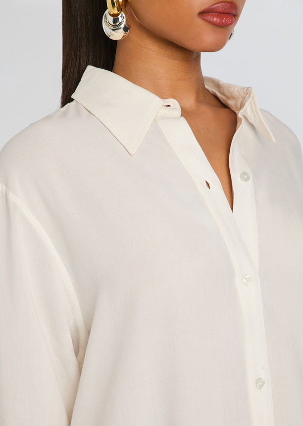 Close up of ivory Gabbie Shirt collar and placket details