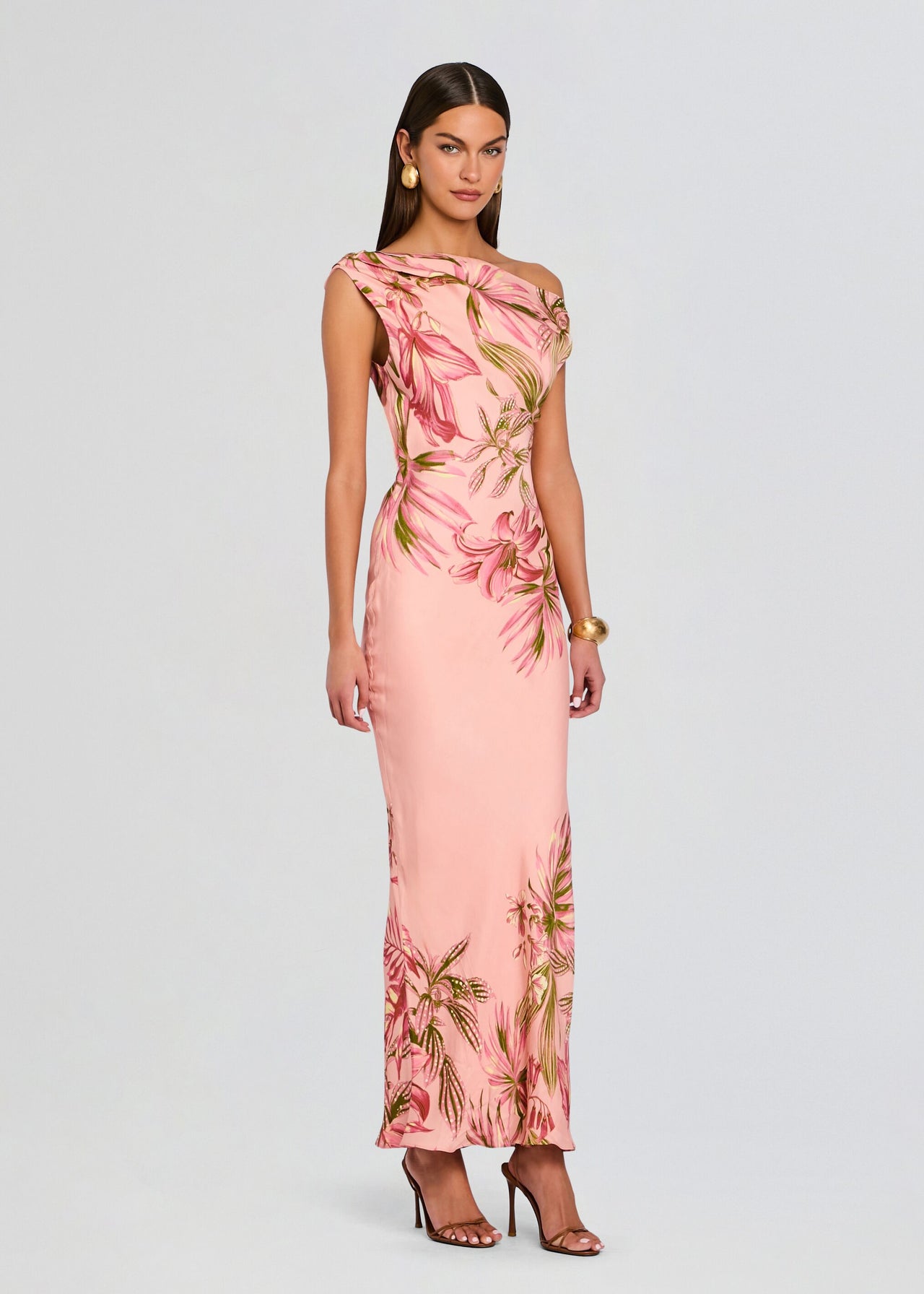 open lace back dress Janette Peach Satin One-Shoulder Split Maxi Dress With Corsage Club L London open lace back dress Janette Peach Satin One-Shoulder Split Maxi Dress With Corsage Club L London
