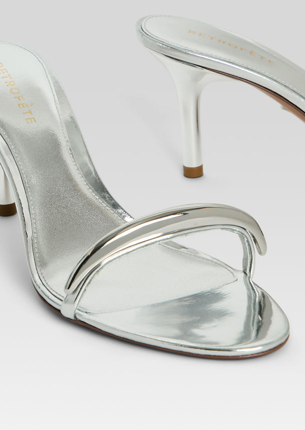 Karli Sandal in silver metallic with thin strap and curved heel