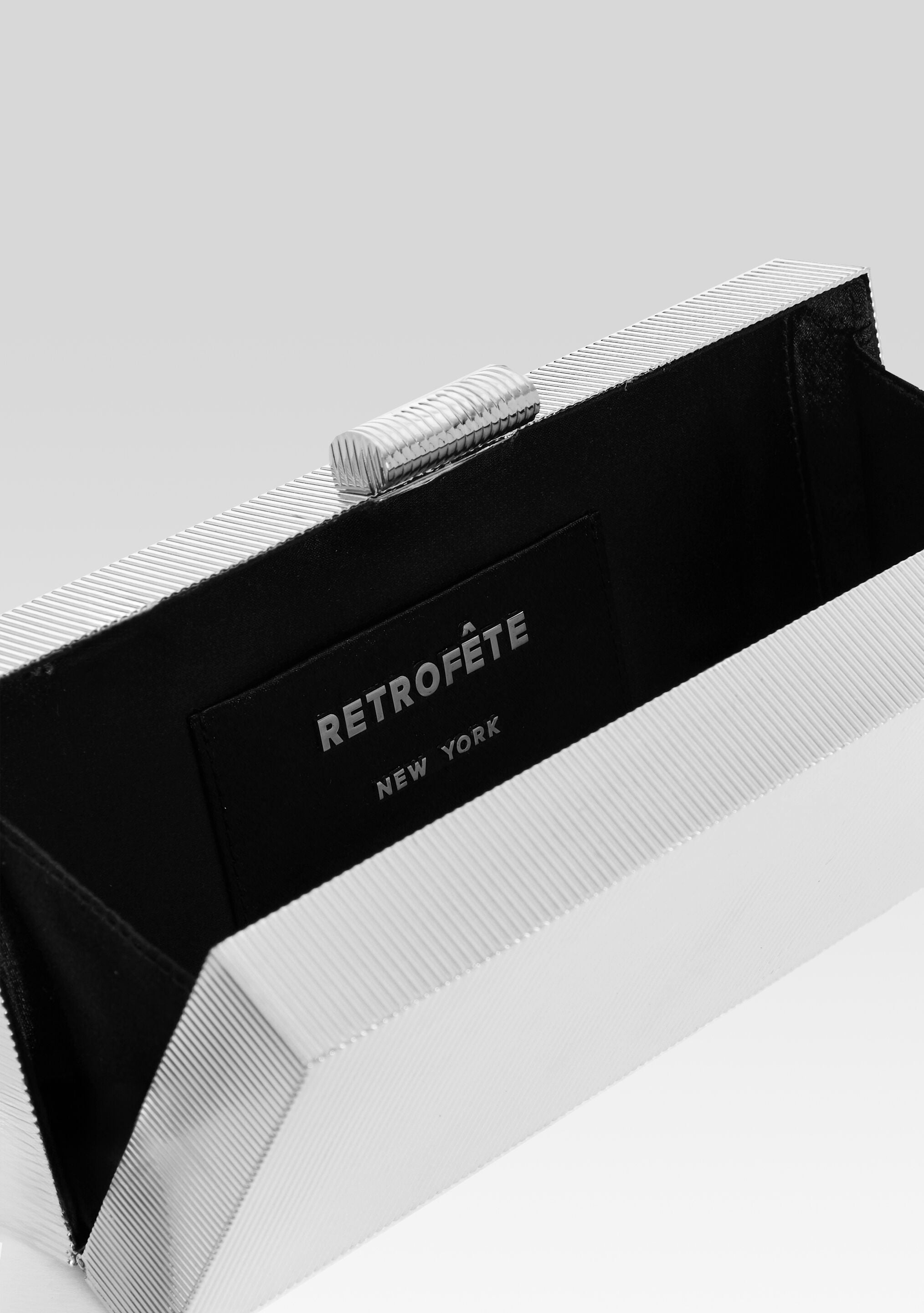 Milo Clutch – Retrofete