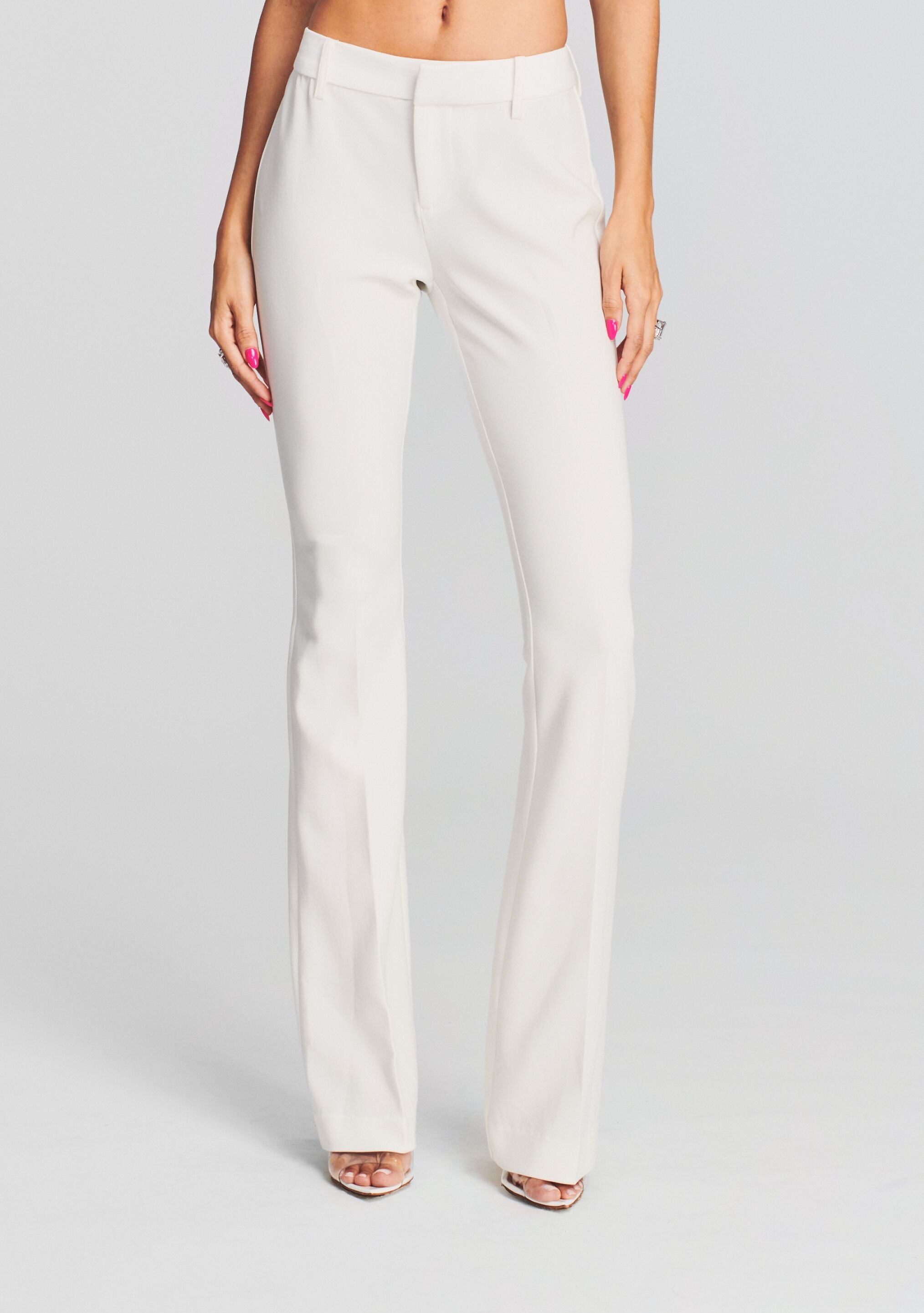 Nina Pant – Retrofete